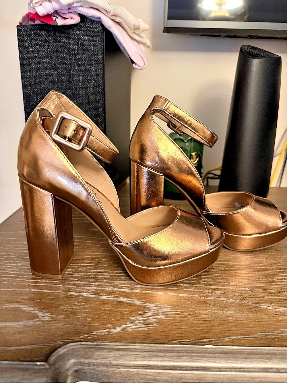 Wild Pair Metallic Platform Ankle Strap Heels size 5.5 brand new